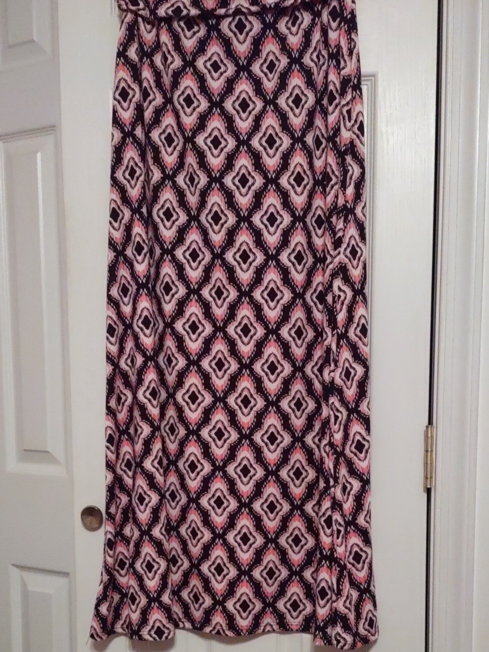 Beautiful and versatile Dynamite geometric diamond ikat print convertible piece!